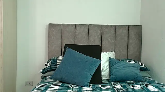 karina lewis  online show from 25, 2, 2026