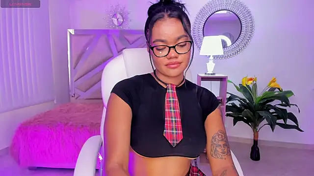 Snapshot of madisson_davon chatting on 22, 12, 2024 madisson davon online show from 22, 12, 2024