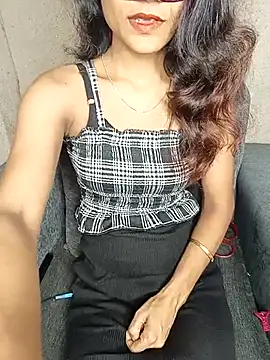 Snapshot of REVA_DARLING chatting on 10, 10, 2025 REVA DARLING online show from 10, 10, 2025