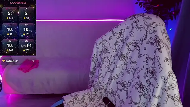 Snapshot of Sexy-Housewife chatting on 14, 1, 2025 Sexy-Housewife online show from 14, 1, 2025