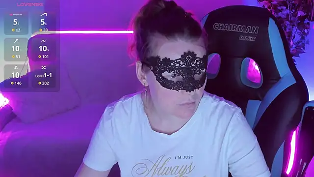 Snapshot of Sexy-Housewife chatting on 18, 9, 2025 Sexy-Housewife online show from 18, 9, 2025