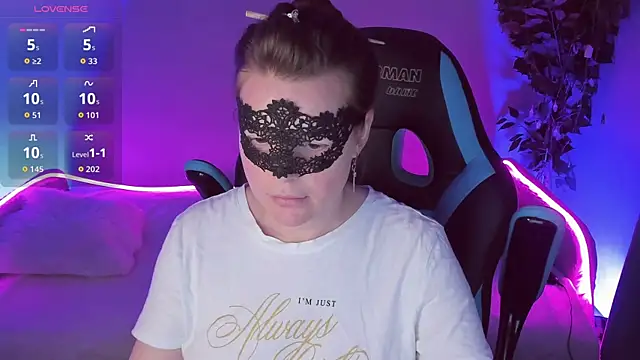 Snapshot of Sexy-Housewife chatting on 25, 9, 2025 Sexy-Housewife online show from 25, 9, 2025