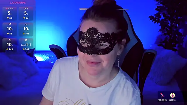 Snapshot of Sexy-Housewife chatting on 29, 9, 2025 Sexy-Housewife online show from 29, 9, 2025