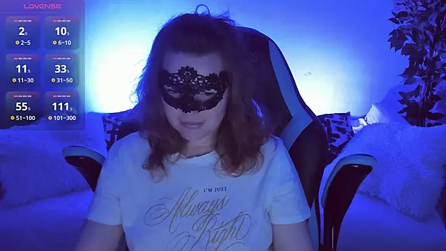 Snapshot of Sexy-Housewife chatting on 8, 10, 2025 Sexy-Housewife online show from 8, 10, 2025