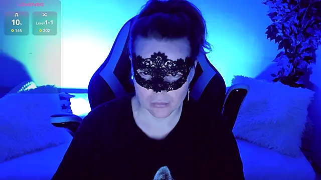 Snapshot of Sexy-Housewife chatting on 19, 10, 2025 Sexy-Housewife online show from 19, 10, 2025