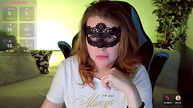 Snapshot of Sexy-Housewife chatting on 31, 10, 2025 Sexy-Housewife online show from 31, 10, 2025