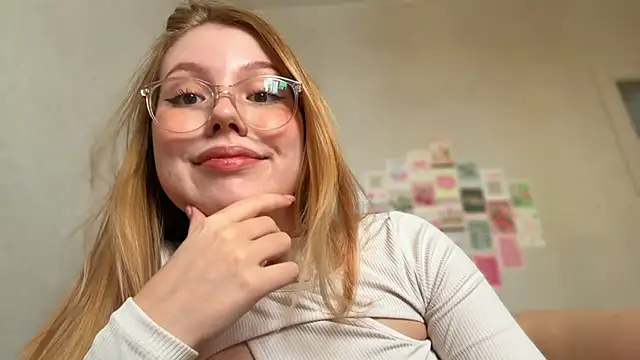 Snapshot of HoneyAudrey chatting on 21, 4, 2026 HoneyAudrey online show from 21, 4, 2026