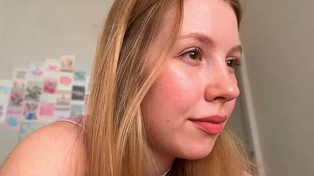 Snapshot of HoneyAudrey chatting on 4, 5, 2026 HoneyAudrey online show from 4, 5, 2026