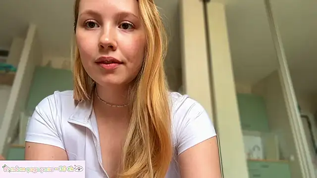Snapshot of HoneyAudrey chatting on 18, 5, 2026 HoneyAudrey online show from 18, 5, 2026