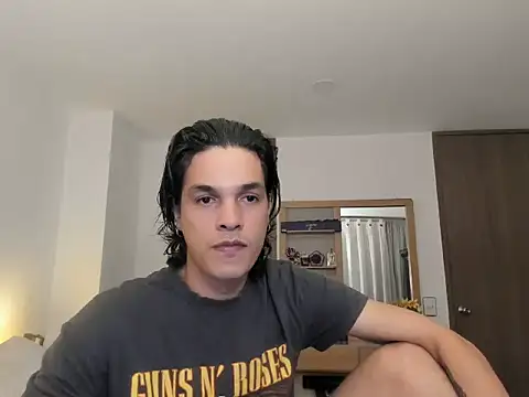 uglycoyote18 online show from 25, 4, 2026