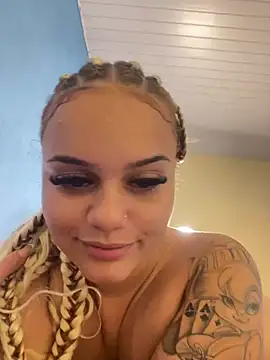 Snapshot of Lolacavalona chatting on 4, 1, 2025 Lolacavalona online show from 4, 1, 2025