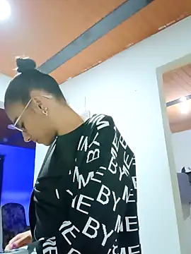 Leslly  online show from 25, 4, 2026