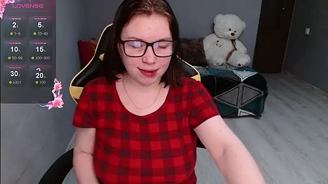 Snapshot of Emily_Amorre chatting on 10, 11, 2025 Emily Amorre online show from 10, 11, 2025