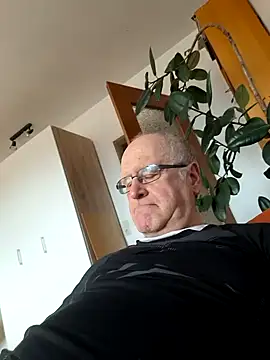 Milkasahne64 online show from 15, 2, 2026