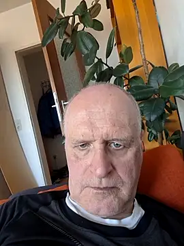 Milkasahne64 online show from 6, 4, 2026