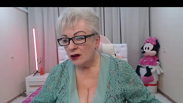 Snapshot of KayleSmoll chatting on 18, 4, 2026 KayleSmoll online show from 18, 4, 2026
