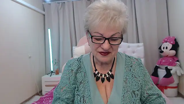 Snapshot of KayleSmoll chatting on 8, 5, 2026 KayleSmoll online show from 8, 5, 2026