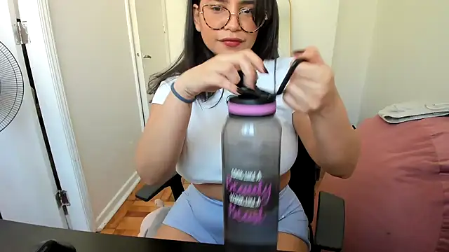 Snapshot of cinnamon_rosa chatting on 5, 2, 2025 cinnamon rosa online show from 5, 2, 2025