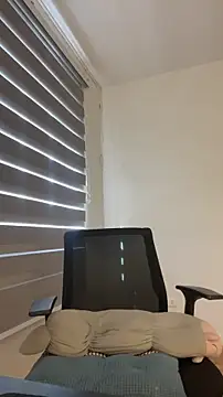 Snapshot of cinnamon_rosa chatting on 17, 12, 2025 cinnamon rosa online show from 17, 12, 2025