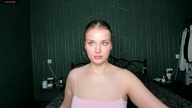 Snapshot of DeniRicchii chatting on 3, 12, 2025 DeniRicchii online show from 3, 12, 2025