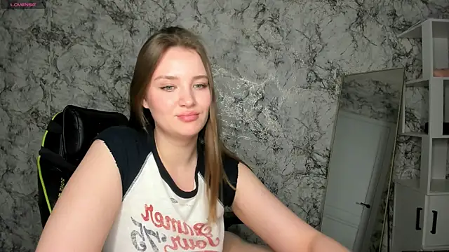 Snapshot of DeniRicchii chatting on 4, 5, 2026 DeniRicchii online show from 4, 5, 2026