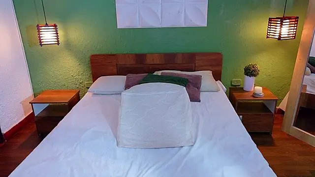 Shamiraa moore online show from 3, 12, 2025