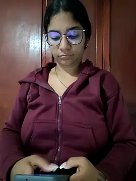 Sofythom1 online show from 4, 2, 2026