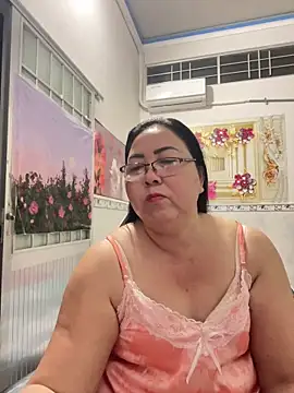 Snapshot of NDith chatting on 5, 4, 2026 NDith online show from 5, 4, 2026