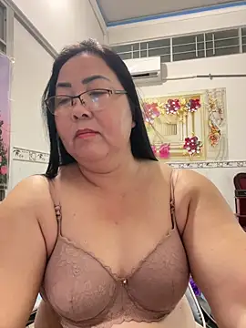 Snapshot of NDith chatting on 15, 4, 2026 NDith online show from 15, 4, 2026