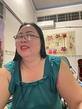 Snapshot of NDith chatting on 15, 4, 2026 NDith online show from 15, 4, 2026