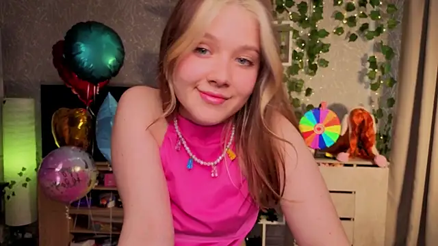 Snapshot of luna_cross chatting on 11, 6, 2026 luna cross online show from 11, 6, 2026