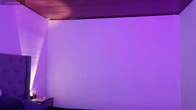 cristal hilton 10 online show from 10, 1, 2026