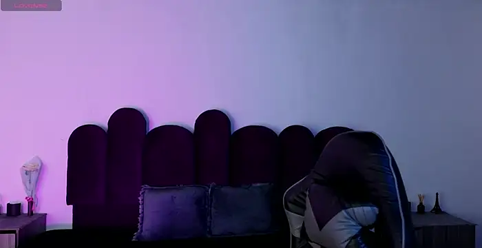 Snapshot of cristal_hilton_10 chatting on 7, 2, 2026 cristal hilton 10 online show from 7, 2, 2026