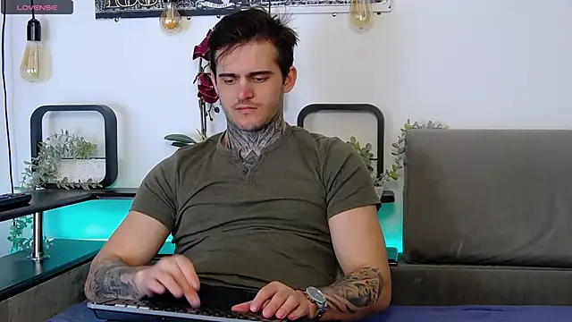 Snapshot of CarterCole chatting on 8, 3, 2025 CarterCole online show from 8, 3, 2025