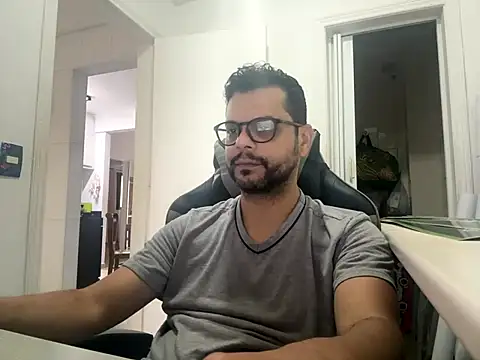HornyBeachBoyBR online show from 15, 6, 2026