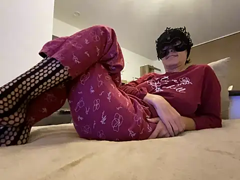 Snapshot of Marilou1983 chatting on 6, 5, 2026 Marilou1983 online show from 6, 5, 2026