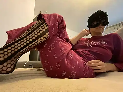 Snapshot of Marilou1983 chatting on 9, 6, 2026 Marilou1983 online show from 9, 6, 2026