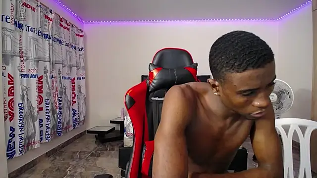 Snapshot of Couplex_sexx chatting on 28, 10, 2025 Couplex sexx online show from 28, 10, 2025