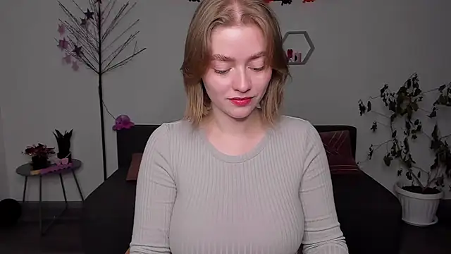 AidaPerry online show from 11, 12, 2024