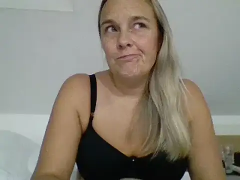 scrummymummy2 online show from 23, 11, 2025