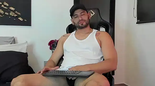 Snapshot of Dereck_vega chatting on 6, 3, 2025 Dereck vega online show from 6, 3, 2025