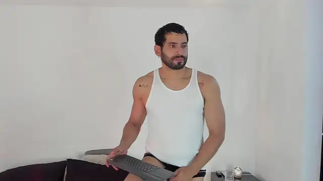 Snapshot of Dereck_vega chatting on 9, 9, 2025 Dereck vega online show from 9, 9, 2025