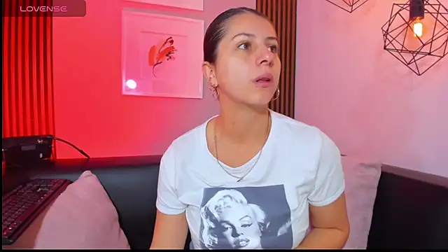 Nahiajhonson  online show from 18, 2, 2026