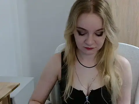 Snapshot of AlmaHoney chatting on 6, 7, 2026 AlmaHoney online show from 6, 7, 2026