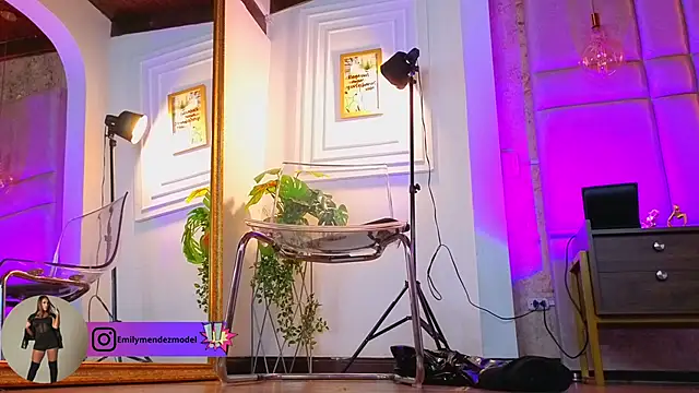 AlessiaLondon online show from 3, 6, 2026
