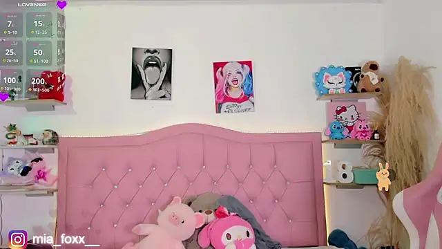 Mia foxx  online show from 13, 11, 2025