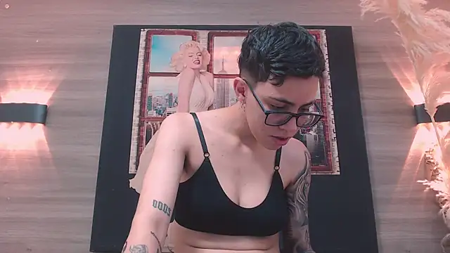 Cutie Shy  online show from 16, 12, 2025