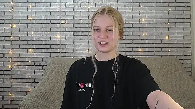 EmiliaDuchess online show from 10, 12, 2024