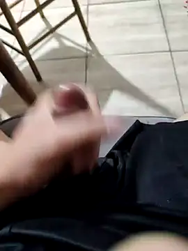 Snapshot of pau_gostosooo chatting on 7, 1, 2025 pau gostosooo online show from 7, 1, 2025