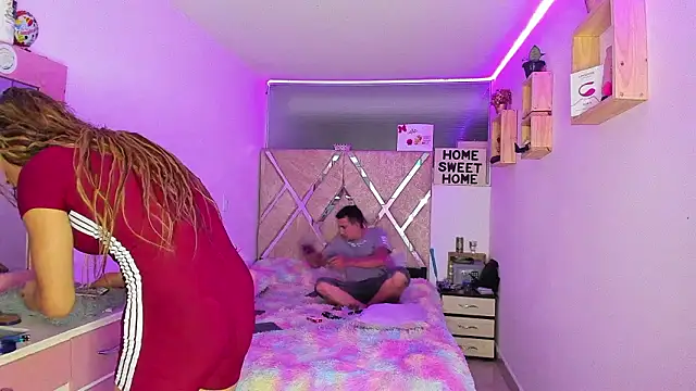 parejacaliente20154 online show from 24, 3, 2026